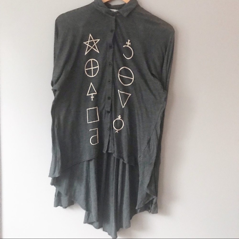 WILDFOX Graphic Button Down Hi Low Long Sleeve Top